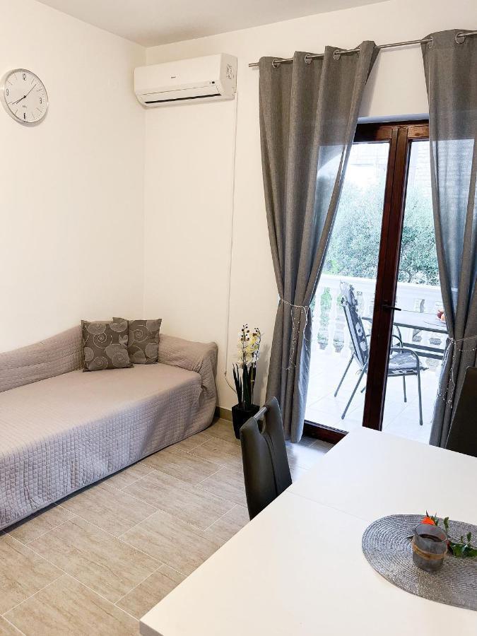 Apartments T&T Trogir Exteriör bild